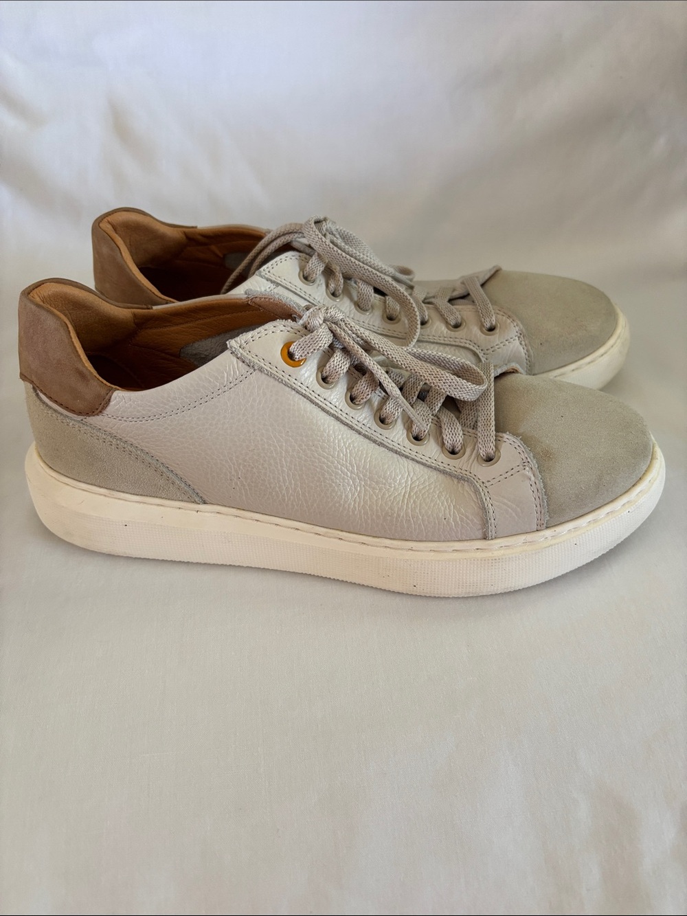 Casual Leather Lace-Up Sneakers in Light Gray and Tan